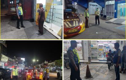 Sambangi Warga Polsek Ratu Samban Sampaikan Imbauan Kamtibmas 