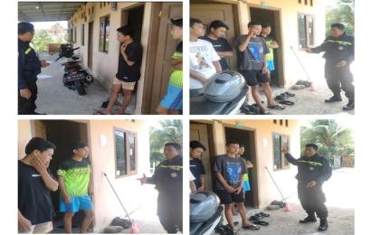 Bhabinkamtibmas Kelurahan Sawah Lebar Gelar Door To Door Ke Rumah Warga Berikan Imbauan Kamtibmas