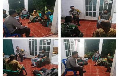 Sambangi Ketua RT 21, Bhabinkamtibmas Polsek Muara Bangkahulu Sampaikan Imbauan Kamtibmas