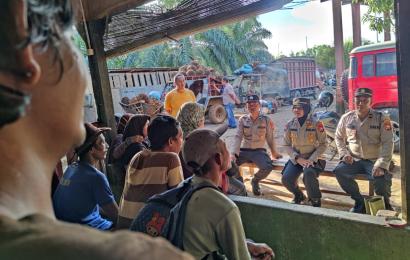 Polres Bengkulu Tengah Gelar Jumat Curhat di Desa Ujung Karang