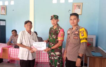 Sambang, Bhabinkamtibmas Hadiri Penyaluran BLT DD di Desa Tik Jeniak