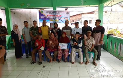 Bhabinkamtibmas Polsek Lebong Utara Hadiri Penyaluran BLT DD di Desa Air Kopras