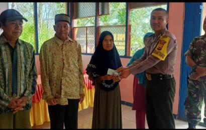 Bripka Darmizi Hadiri Penyaluran BLT DD di Desa Sukau Datang I