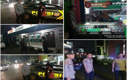 Antisipasi Kejahatan 3C, Polsek Ratu Samban Laksanakan Imbauan Kamtibmas kepada Warga