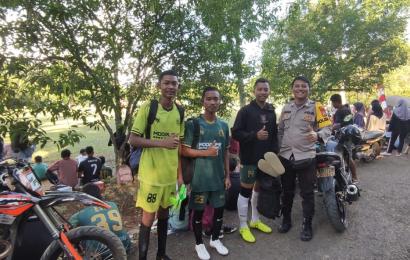 Polisi RW Polsek Giri Mulya Monitoring Pertandingan Sepak Bola