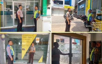 Patroli Sambang, Bhabinkamtibmas Polsek Ratu Samban Sampaikan Pesan Kamtibmas Kepada Satpam