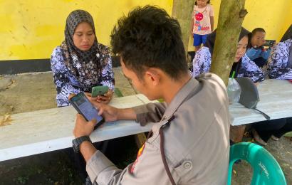 Sosialisasi Super App, Personel Polsek Batiknau Sasar Para Guru 