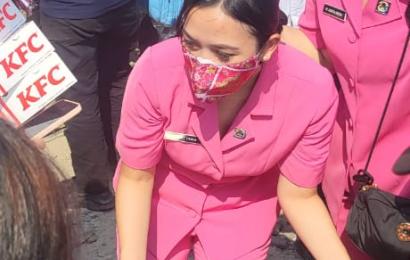Ibu-ibu Bhayangkari Sambangi Lokasi Penampungan Pengungsi Korban Kebakaran di Penjaringan Jakut