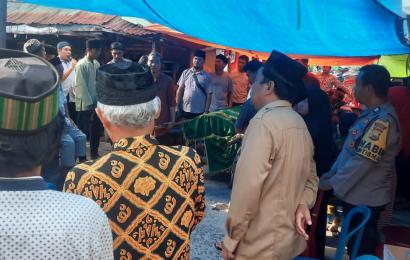 Perkuat Silahturahmi, Bhabinkamtibmas Polsek Teluk Segara Lakasankan Sambang Duka