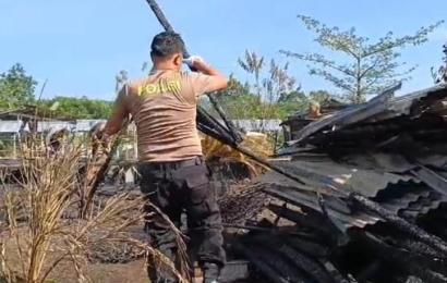 Kapolsek Lebong Atas Pimpin Gotong Royong Bersihkan Bekas Kebakaran Asrama Putri Pesantren Nurul Quran
