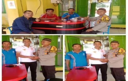 Sambangi SMAN 10 Kota Bengkulu, Bhabinkamtibmas Sampaikan Imbauan Kamtibmas Bersama Dewan Guru