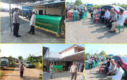 Sambang Duka, Bhabinkamtibmas Polsek Selebar Lakukan Pengamanan