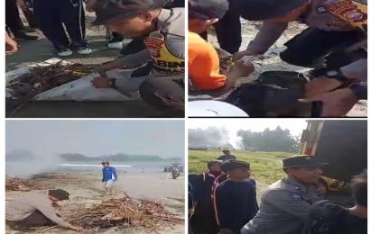 Peringati Hari Pramuka Ke 62, Bhabinkamtibmas Polsek Teluk Segara Gotong Royong Bersihkan Pantai Bersama Warga