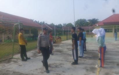 Polsek Batik Nau Latih Paskibraka Persiapan HUT RI Ke-78