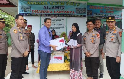 Irwasum Polri Berikan Bansos Kepada Anak Panti Dharana Lastarya di Bengkulu