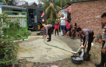 Sat Samapta Polres Bengkulu Selatan Salurkan Bantuan Air Bersih 
