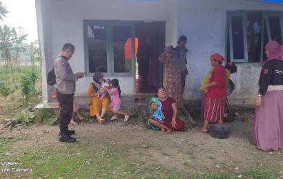 Bersama Babinsa, Bhabinkamtibas Sambangi Warga Desa Palak Siring Sampaikan Antisipasi TPPO