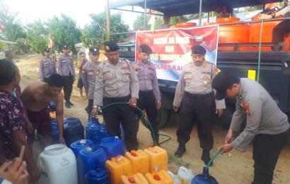 Polres Kaur Berikan Bantuan Air Bersih Kepada Warga yang Terdampak Kekeringan 