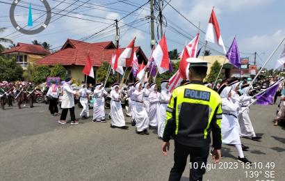 Sat Lantas Polres BS dan Polsek Kota Manna  Lakukan Pengamanan dan Pengaturan Lalin Pawai Tunas Kelapa 
