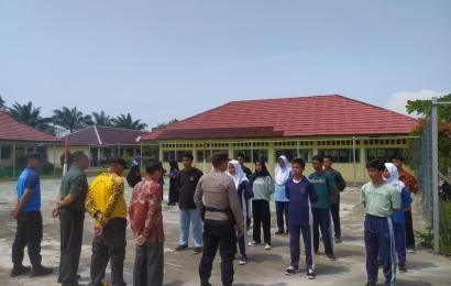 Sinergitas TNI-POLRI Melatih Paskibra Tingkat Kecamatan