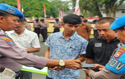 Larangan Judi Online, Sipropam Polresta Bengkulu Gelar Razia Pengecekan Handphone Personel 