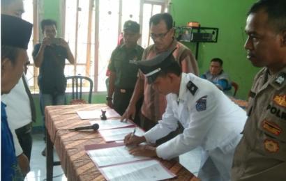 Laksanakan Monitoring dan Pengamanan, Polsek Lais Hadiri Pelantikan Perangkat Desa