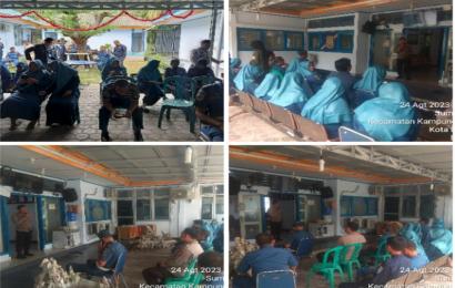 Ka KSKP Pulau Baai Sosialisakan Super App Polri Bersama Karawan KSOP Kelas III 