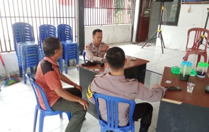 Sambang Warga, Bhabinkamtibmas Sampaikan Imbauan Kamtibmas dan Sosialisasikan Aplikasi Polri Super APP