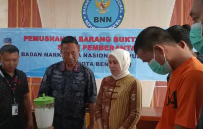 BNNK Bengkulu Ringkus Pengedar Sabu, Barang Bukti Langsung Diblender