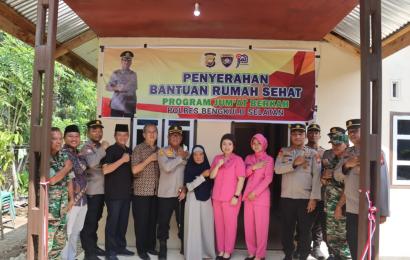 Kapolres BS Resmikan dan Serahkan Kunci Beda Rumah 