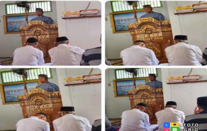 Bhabinkamtibmas Polsek Manna Sampaikan Khotbah Jumat di Masjid Muslim Desa Kota Padang