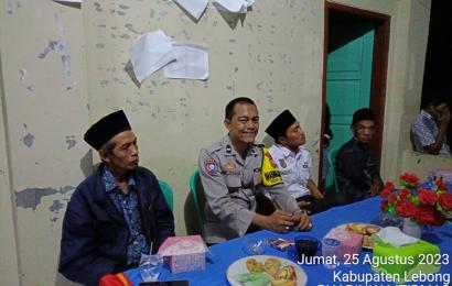 Sambang, Bhabinkamtibmas Sosialisasikan Aplikasi Polri Super APP ke Warga Desa Bioa Putiak