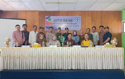 Kapolsek dan Bhabinkamtibmas Polsek Lebong Utara Hadiri Rapat Lintas Sektor Puskesmas Sukaraja