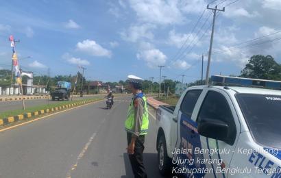 Berikan Rasa Nyaman di Tengah Masyarakat, Polres Benteng Gatur Lalin Pagi Hari