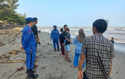 Polairud Polres Bengkulu Selatan Patroli Dialogis ke Pantai Pasar Bawah      