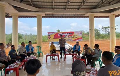 Minggu Kasih Bersama Warga Desa Bukit Indah, Polsek Nasal Sosialisasikan Aplikasi Super Presisi 
