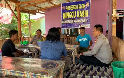 Kapolsek dan Bhabin Polsek Pino Adakan Minggu Kasih di Kecamatan Pino