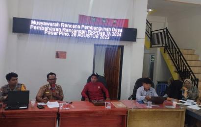 Bhabinkamtibmas Polsek Pino Raya Hadiri Musyawarah Perencanaan Pembangunan Tahun 2024 dan Pembentukan Tim Penyusunan RKPDes