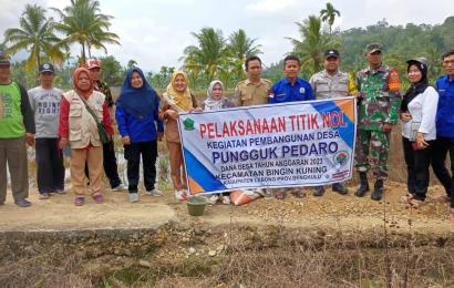 Bhabinkamtibmas Polsek Lebong Selatan Hadiri Titik Nol Pembangunan JUT di Desa Pungguk Pedaro