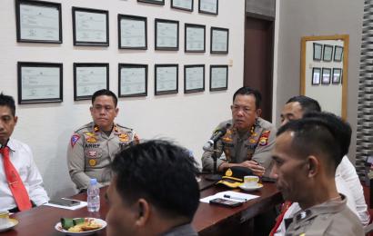 Dukung Kemerdekaan Pers, Kapolres Lebong dan Para Kasat Ikuti Zoom Meeting Sosialisasi MoU Dewan Pers dan Polri 