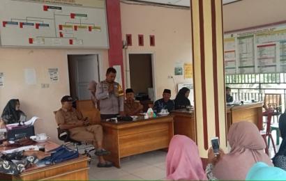 Bhabinkamtibmas Hadiri Serah Terima Jabatan Kepala Desa di Wilayah Binaannya