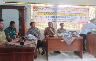 Bhabinkamtibmas Polsek Pino Raya, Hadiri Musyawarah Pembangunan Rencana Kerja Tahun 2024 di Desa Binaannya 