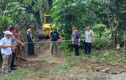 Bhabinkamtibmas Polsek Manna Hadiri Titik Nol dan Lahan Pembangunan Sarana Desa Tambangan