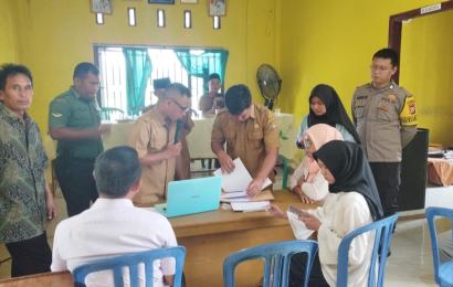 Berpartisipasi Dalam Birokrasi Desa Binaan, Bhabinkamtibmas Hadiri Seleksi Perangkat Desa 