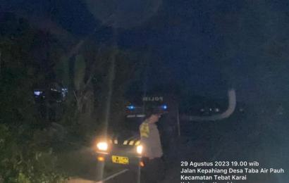 Berikan Rasa Aman Kepada Masyarakat, Polsek Tebat Karai Patroli di Malam Hari 