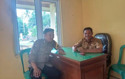 Bhabinkamtibmas Polsek Patroli DDS Sambang Door to Door System Warga Kecamatan Pino 
