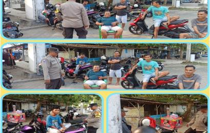 Patroli Sore Hari, Bhabinkamtibmas Sambangi Petugas Parkir 