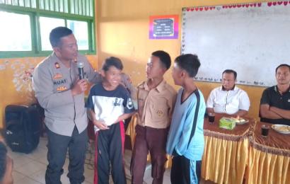 Polsek Lebong Selatan Sosialisasi Tentang Kenakalan Remaja di SMPN 6 Lebong