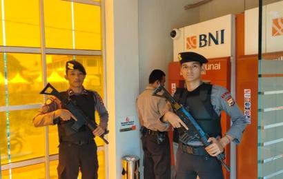 Berjaga di Bank dan ATM di Wilkum Kaur Selatan, Personel Polres Kaur Cegah Tindak Kejahatan  