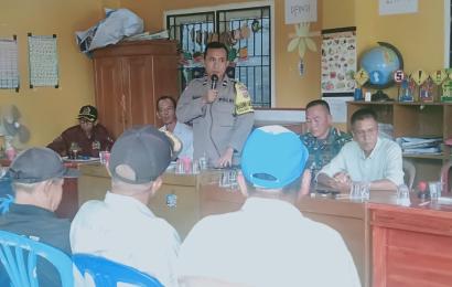 Bhabinkamtibmas Hadiri Kegiatan Serah Terima Jabatan Kepala Desa di Wilayah Binaannya